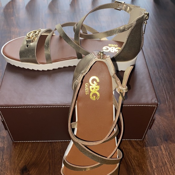 “GBG Guess” Flat Sandals with fashion Back Zipper. - Picture 2 of 6
